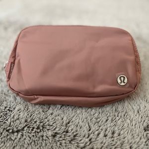 NWT Lululemon Everywhere Belt Bag in Pink Pastel. 1L